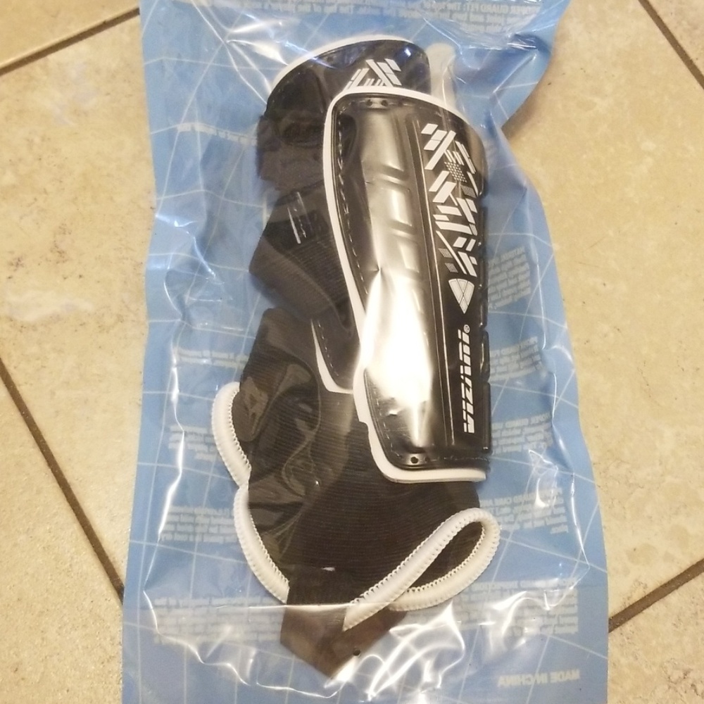 NWT kids shinguards, size xxs